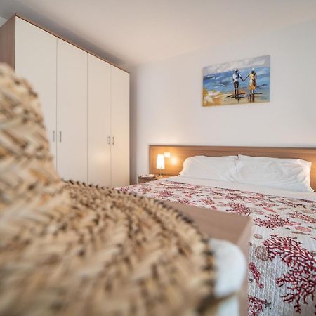 Residenza Monica Appartement Lignano Sabbiadoro Buitenkant foto