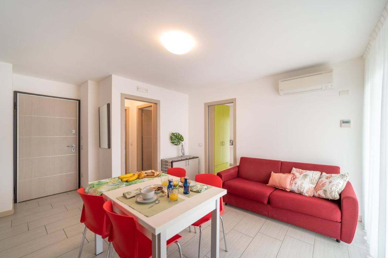 Residenza Monica Appartement Lignano Sabbiadoro Buitenkant foto