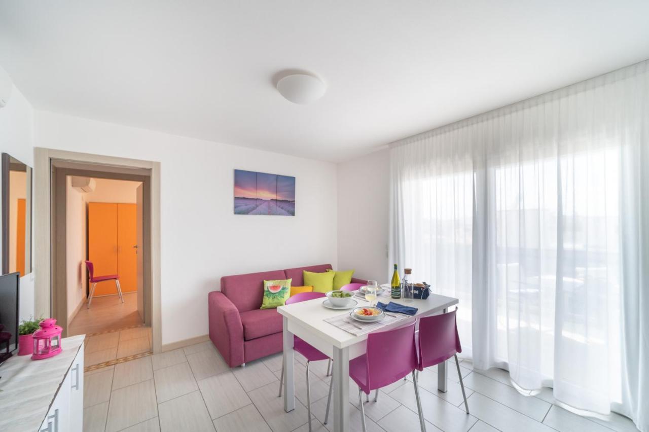 Residenza Monica Appartement Lignano Sabbiadoro Buitenkant foto