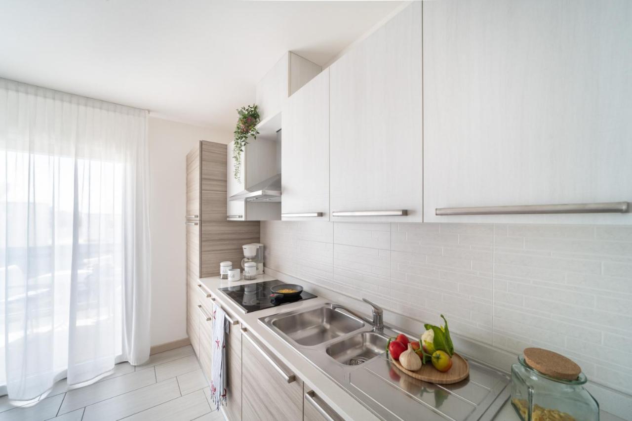 Residenza Monica Appartement Lignano Sabbiadoro Buitenkant foto