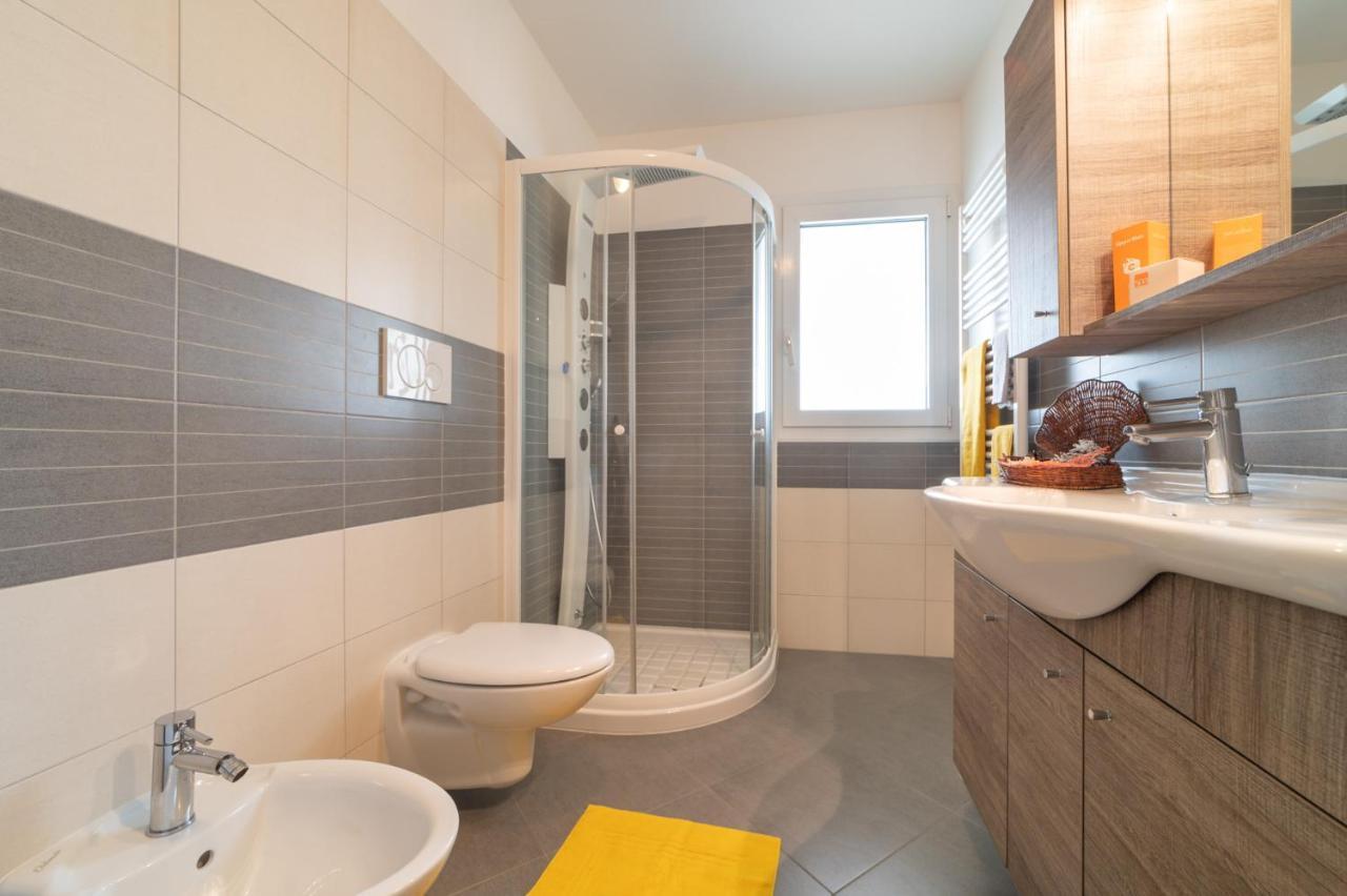 Residenza Monica Appartement Lignano Sabbiadoro Buitenkant foto
