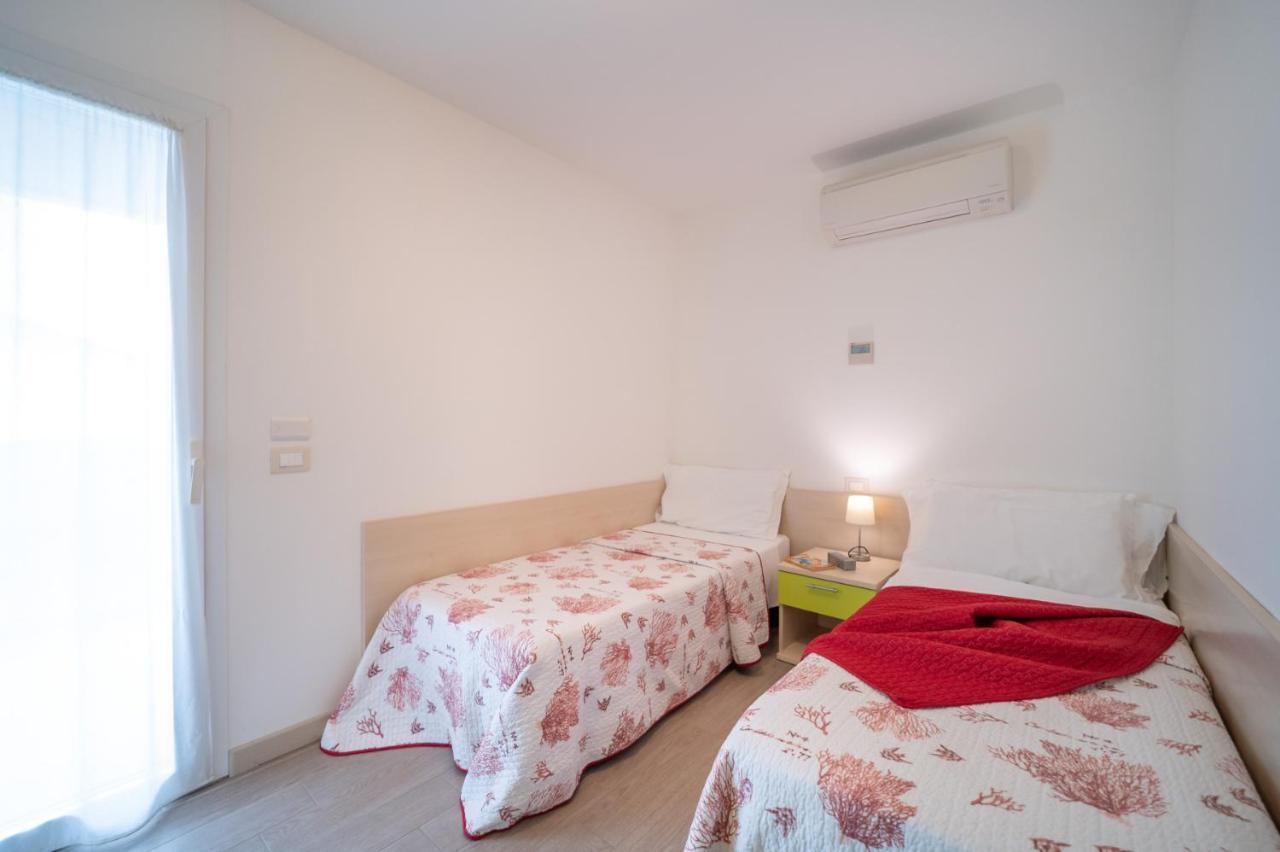Residenza Monica Appartement Lignano Sabbiadoro Buitenkant foto