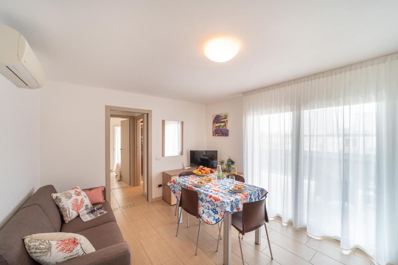 Residenza Monica Appartement Lignano Sabbiadoro Buitenkant foto