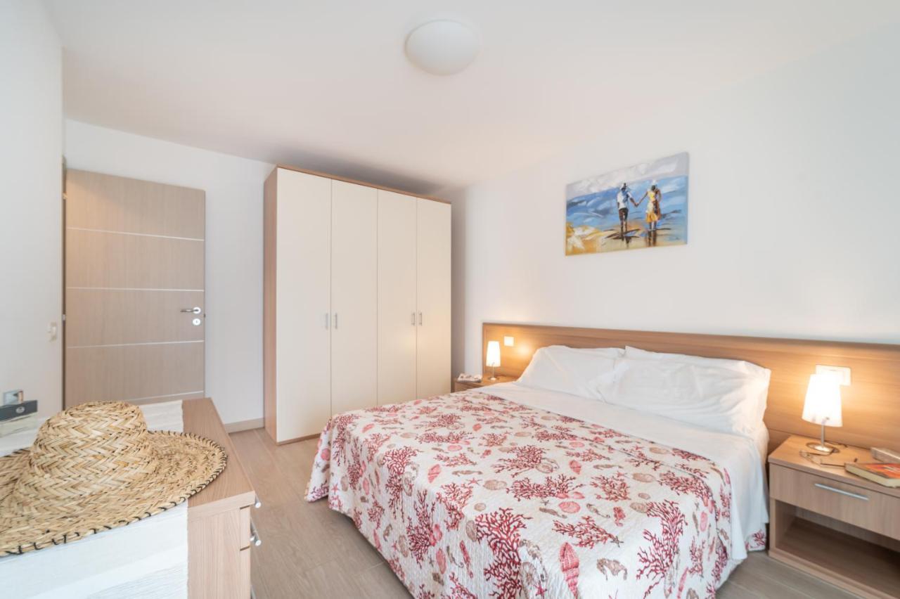 Residenza Monica Appartement Lignano Sabbiadoro Buitenkant foto