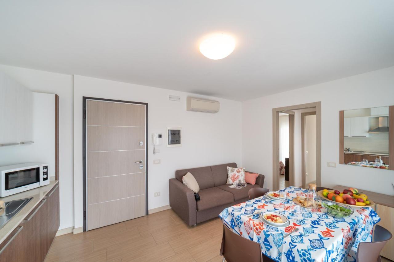 Residenza Monica Appartement Lignano Sabbiadoro Buitenkant foto
