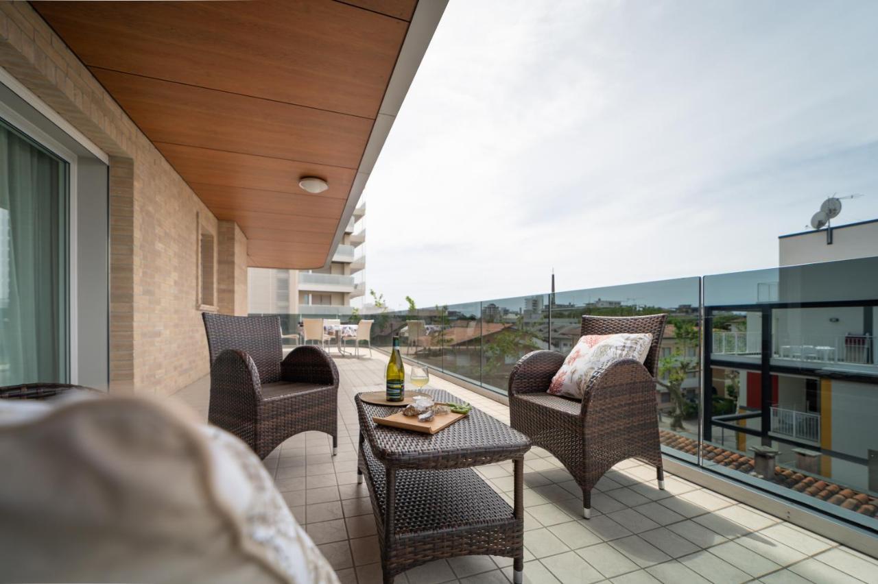Residenza Monica Appartement Lignano Sabbiadoro Buitenkant foto