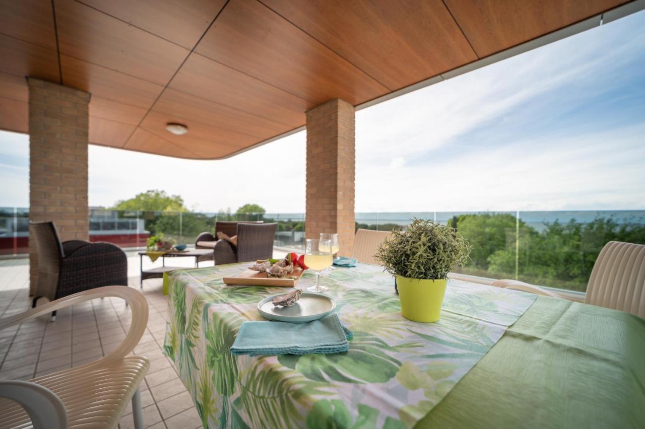 Residenza Monica Appartement Lignano Sabbiadoro Buitenkant foto