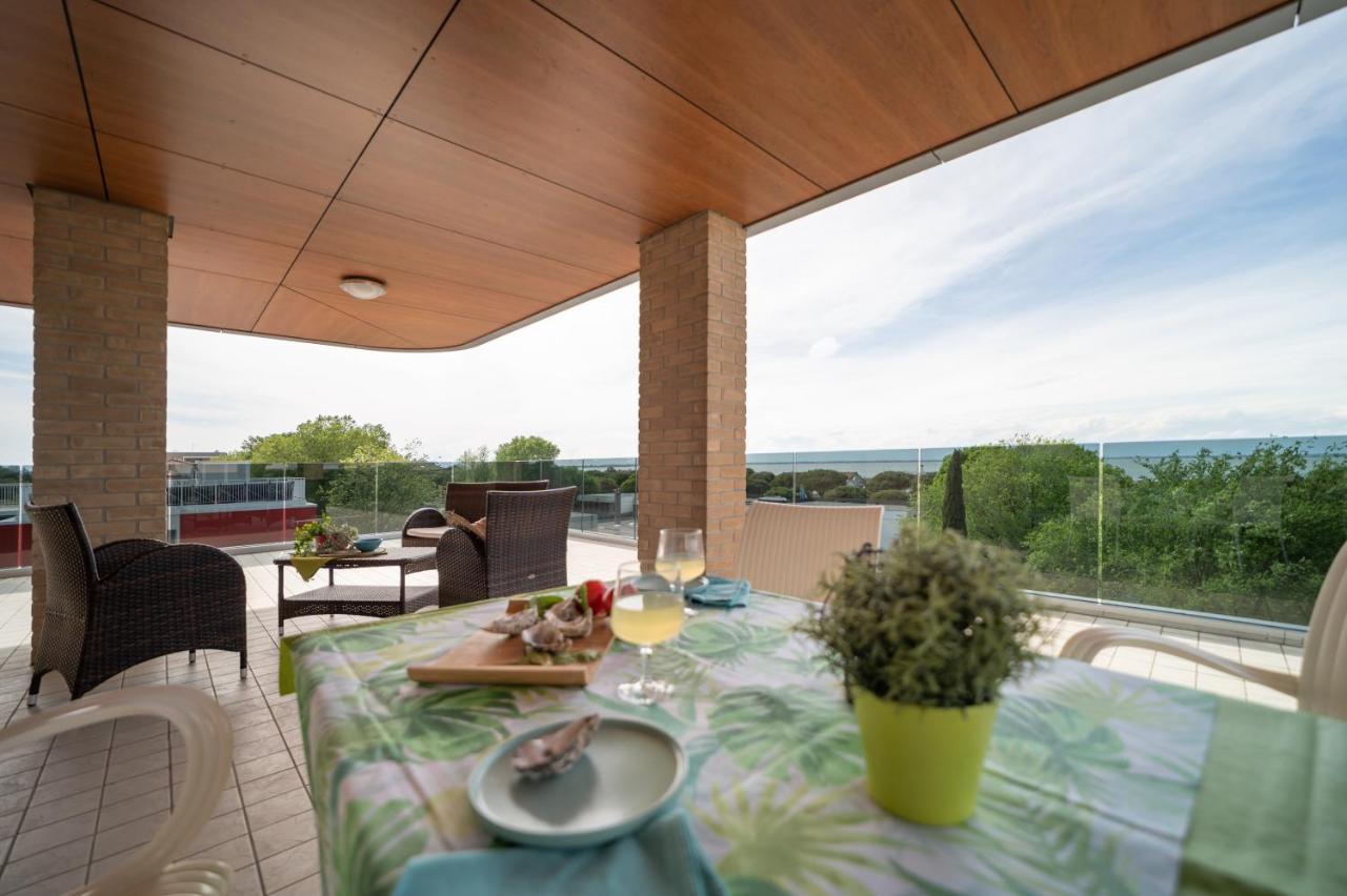Residenza Monica Appartement Lignano Sabbiadoro Buitenkant foto