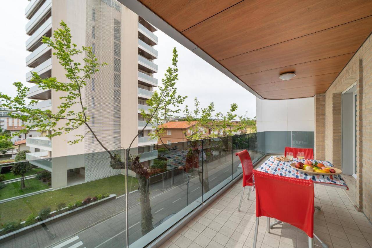 Residenza Monica Appartement Lignano Sabbiadoro Buitenkant foto