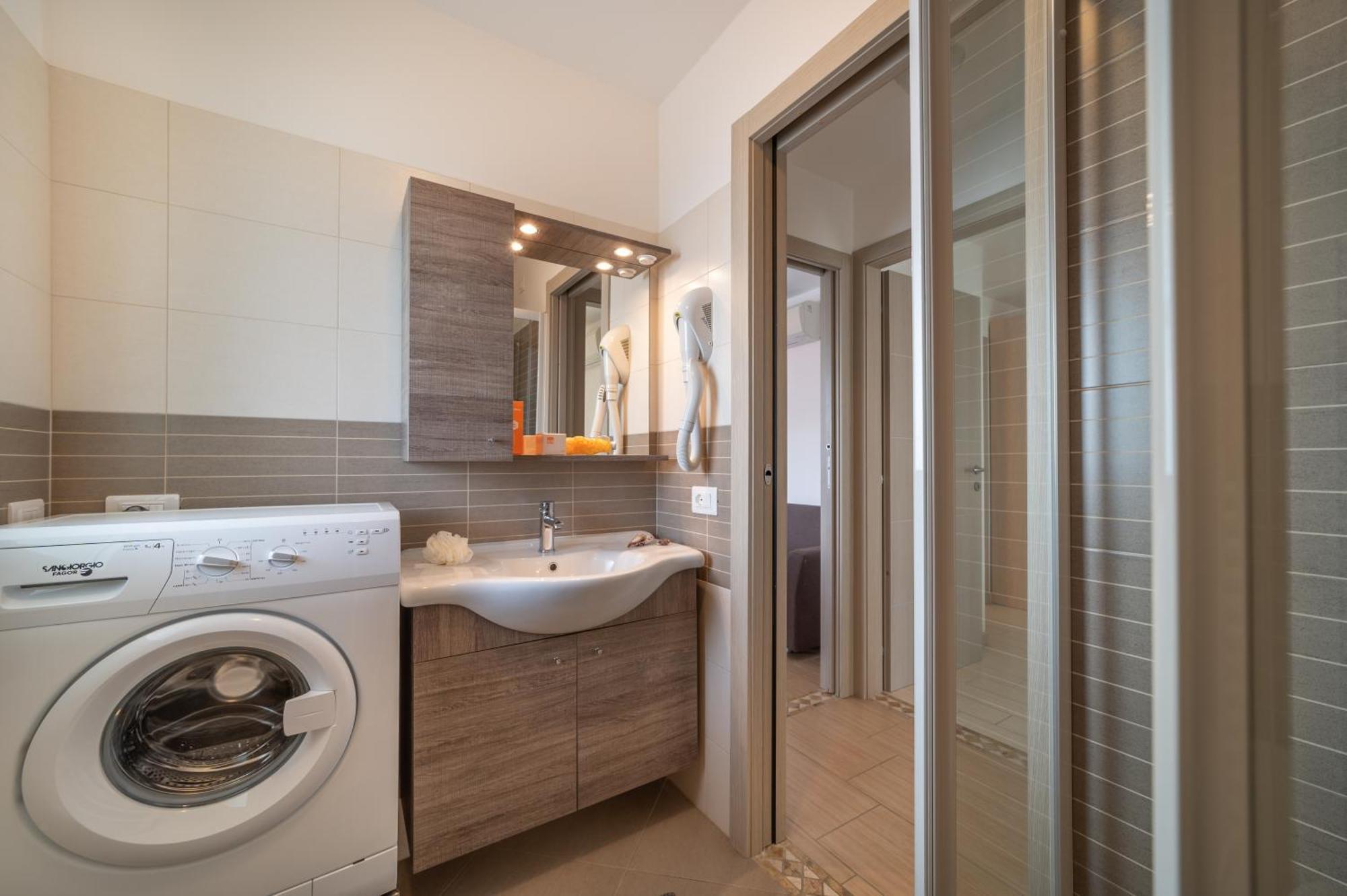 Residenza Monica Appartement Lignano Sabbiadoro Buitenkant foto