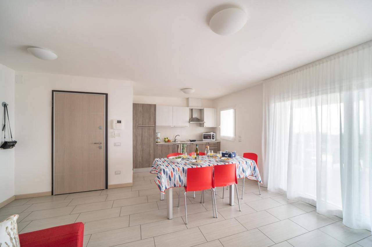 Residenza Monica Appartement Lignano Sabbiadoro Buitenkant foto