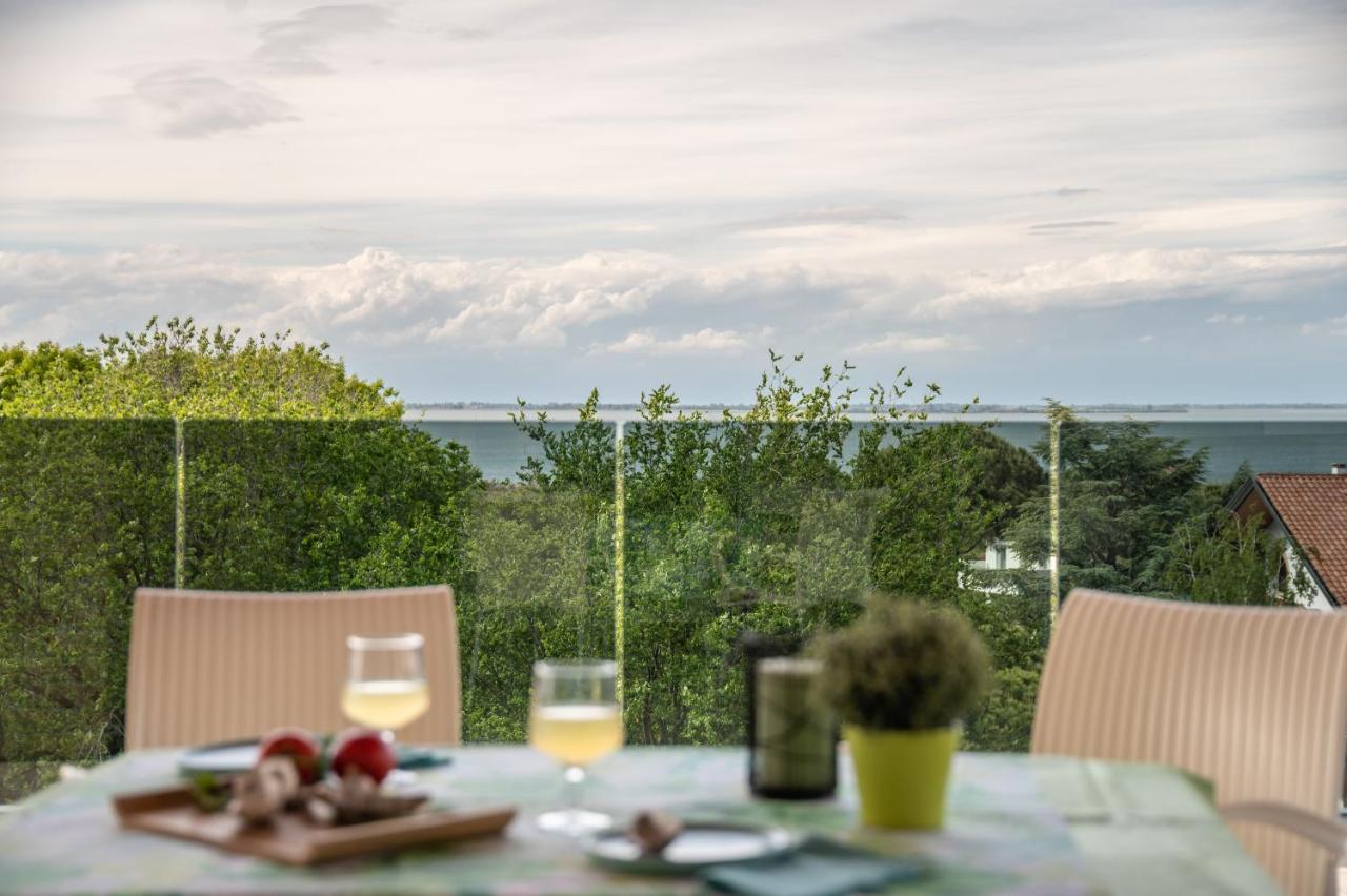 Residenza Monica Appartement Lignano Sabbiadoro Buitenkant foto