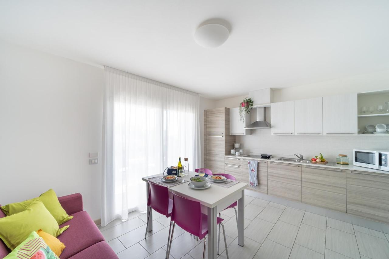 Residenza Monica Appartement Lignano Sabbiadoro Buitenkant foto