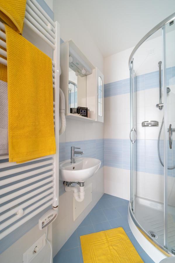 Residenza Monica Appartement Lignano Sabbiadoro Buitenkant foto