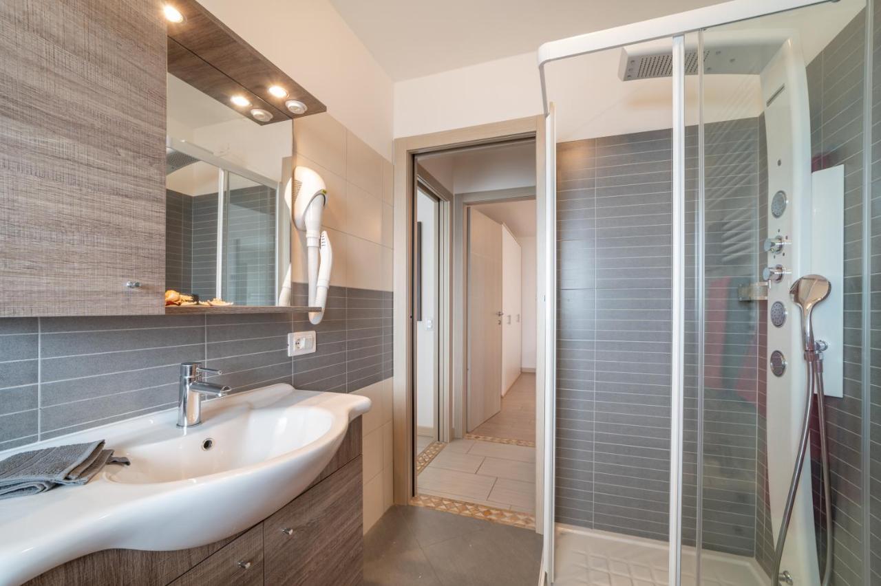 Residenza Monica Appartement Lignano Sabbiadoro Buitenkant foto