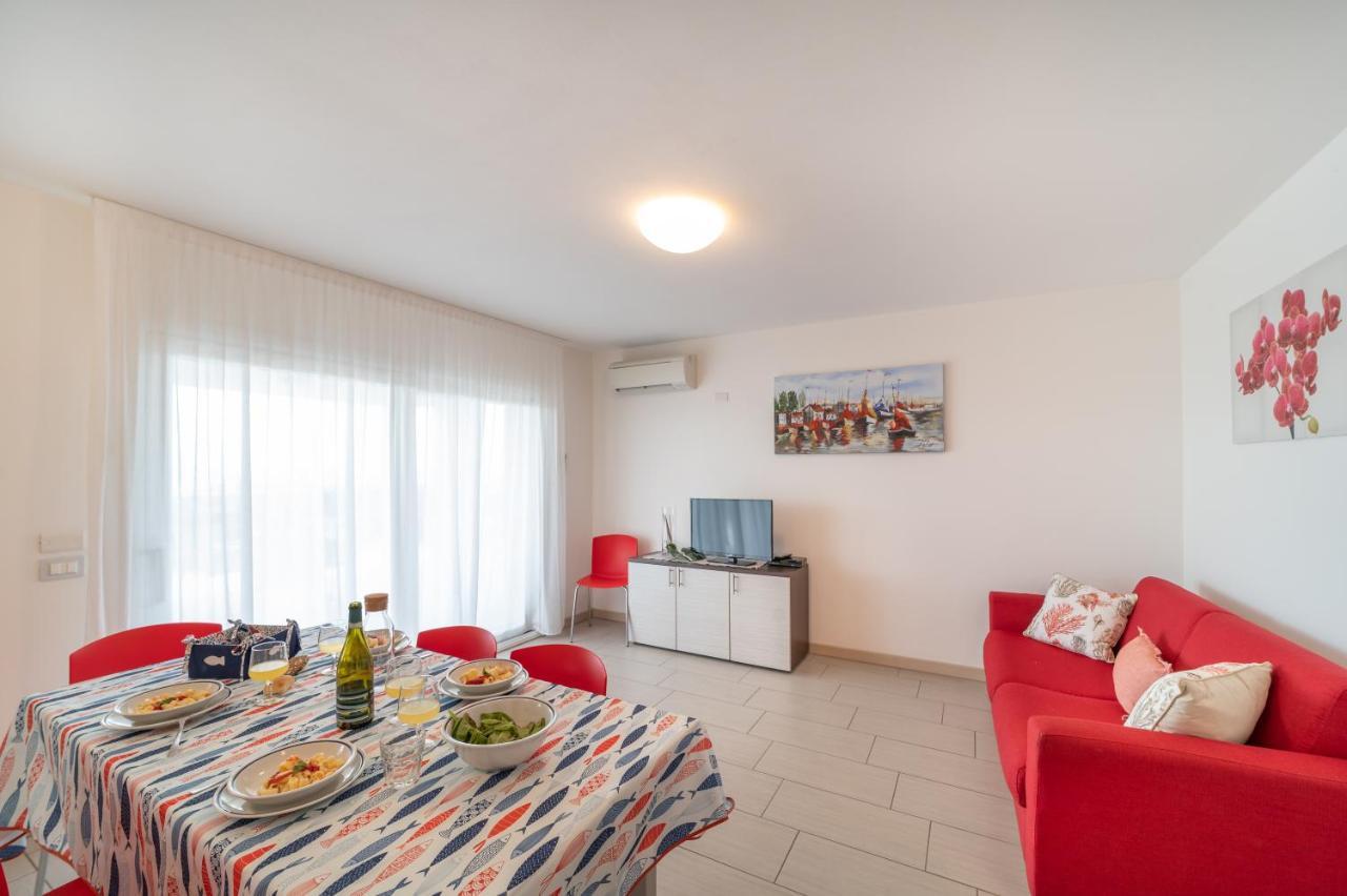 Residenza Monica Appartement Lignano Sabbiadoro Buitenkant foto