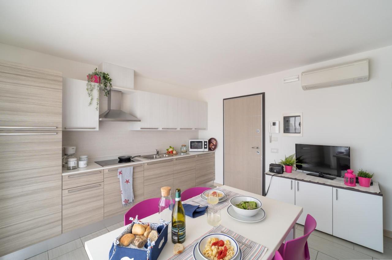 Residenza Monica Appartement Lignano Sabbiadoro Buitenkant foto