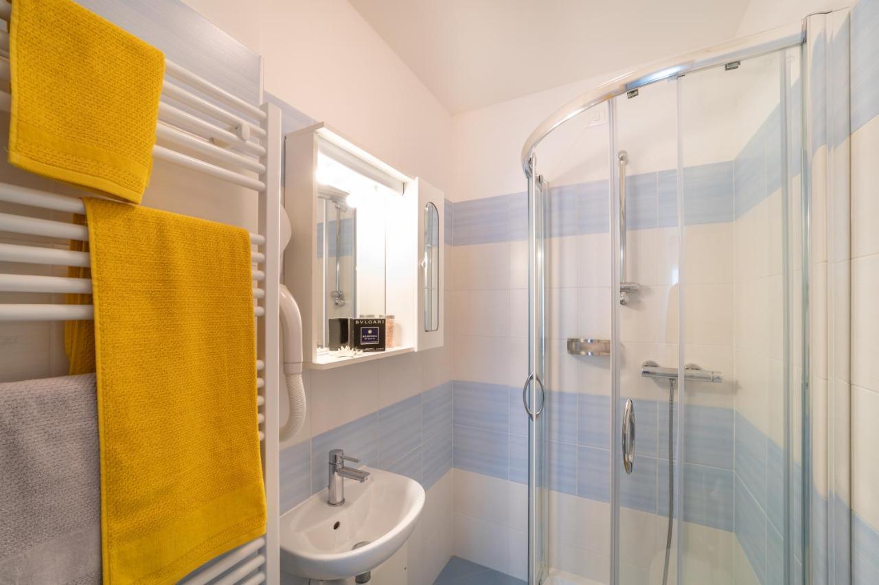Residenza Monica Appartement Lignano Sabbiadoro Buitenkant foto
